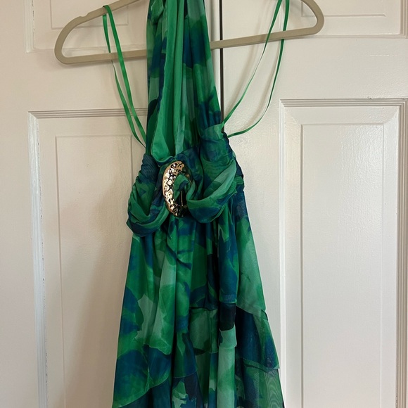 Stylish Green Halter Dress with Gold Accent - Picture 3 of 5